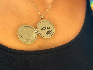 „Always with me“-Fotorahmen-Halskette – Mad Tea
